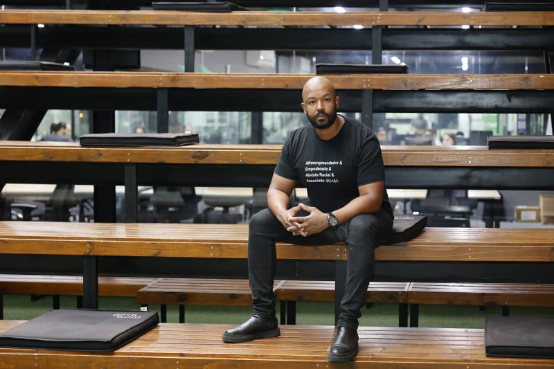 Michel &eacute; diretor da Odab&aacute;, associa&ccedil;&atilde;o que busca fomentar o cen&aacute;rio do afroempreendedorismo em Porto Alegre por meio da qualifica&ccedil;&atilde;o do mercado Foto: T&Acirc;NIA MEINERZ/JC