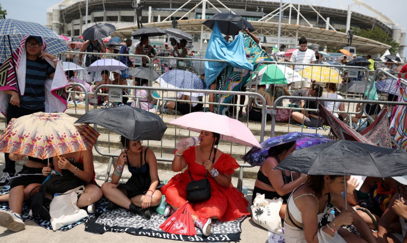 Fãs esperaram horas na fila para assistir ao show, que foi cancelou só no fim da tarde