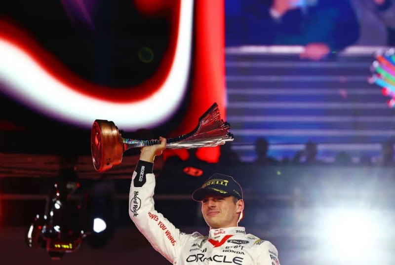 Verstappen vence em Las Vegas e se torna 3º maior vencedor na F-1