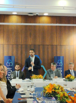 Leite descarta privatização do Banrisul em cenário regulatório atual