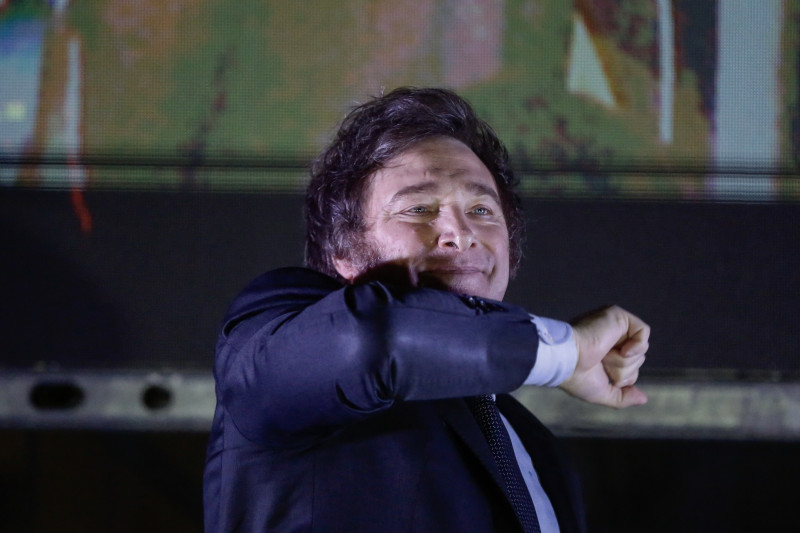 Medidas foram anunciadas em dezembro pelo presidente de ultradireita