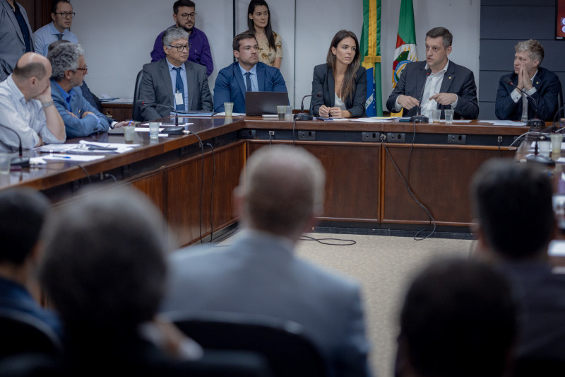 Deputados federais e estaduais pressionam por mudanças na reforma tributária