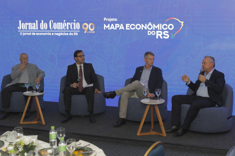 Nilson May, Guilherme Kolling, Daniel Fleischer e Hernane Cauduro durante o painel ontem