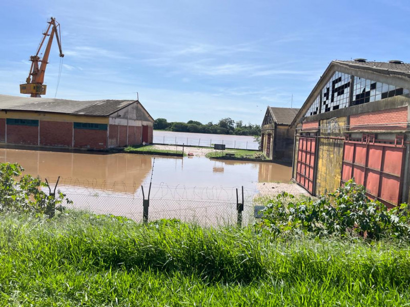 O nível das águas atingiu 3,19m nesta tarde, de acordo com as informações passadas pela medição oficial do cais C6