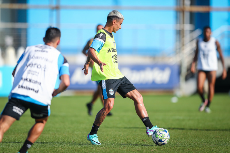 São Paulo esquenta interesse por Ferreira e oferece três jogadores ao Grêmio
