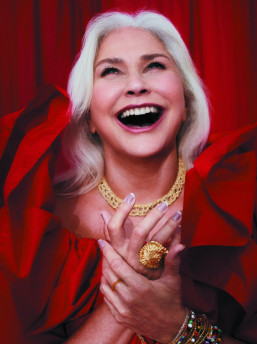 Fafá de Belém celebra a estreia de seu novo espetáculo, cantando trilhas de novelas e hits, no Auditório Araújo Vianna, às 21h deste sábado