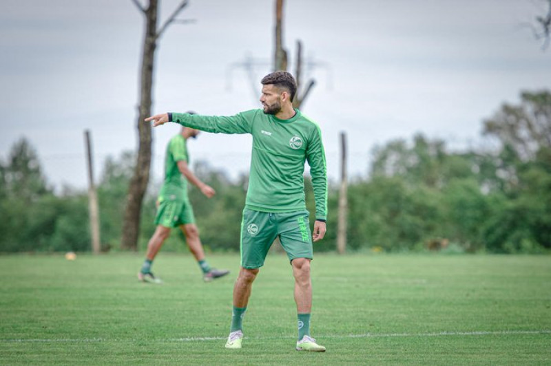 Jadson retorna ao meio-campo após cumprir suspensão contra a Ponte Preta