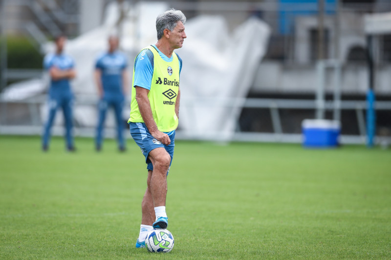 Portaluppi esboça Grêmio com três zagueiros para enfrentar o Atlético-MG