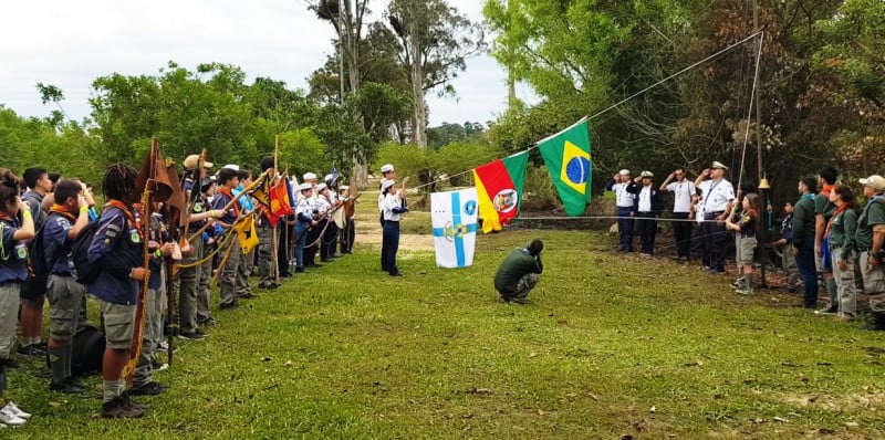 Evento reuniu grupos com 110 escoteiros, que participaram de jogos promovidos na cidade de Viamão