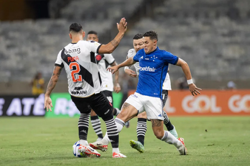 Cruzeiro e Vasco empatam no Mineirão vazio e continuam sob risco