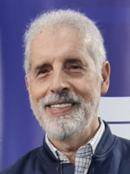  "Estou com 76 anos, e pretendo continuar fazendo o que faço."