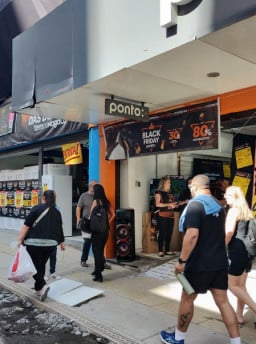 Black Friday movimenta comércio no Centro de Porto Alegre