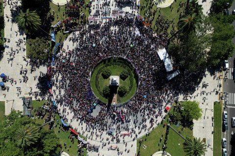 Protestos contra o recém eleito Milei ocorrem na Argentina