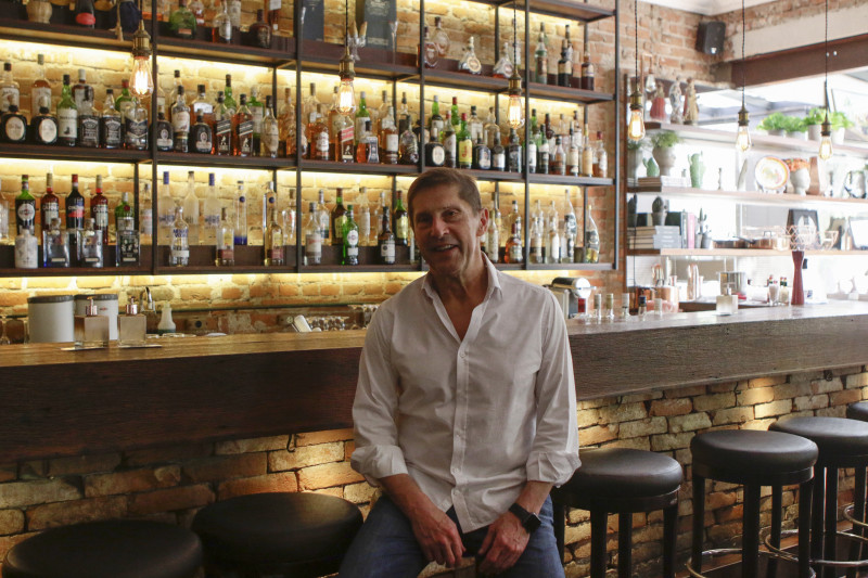 Setor de bares e restaurantes acentua procura por funcionários para suprir demanda de fim do ano