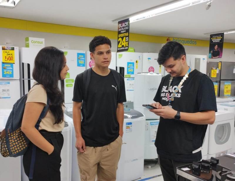 //www.jornaldocomercio.com/_midias/jpg/2023/11/24/206x137/1_maria_isabelly_pereira_e_julio_cesar_neto_compram_eletro_na_black_friday_foto_livia_araujo-10397715.jpg', 'id_midia_tipo':'2', 'id_tetag_galer':'', 'id_midia':'6560b37479de2', 'cd_midia':10397715, 'ds_midia_link': 'https://www.jornaldocomercio.com/_midias/jpg/2023/11/24/maria_isabelly_pereira_e_julio_cesar_neto_compram_eletro_na_black_friday_foto_livia_araujo-10397715.jpg', 'ds_midia': 'Maria Isabelly Pereira e Júlio César Neto aproveitam a Black Friday para as compras do casamento', 'ds_midia_credi': 'Lívia Araújo/Especial/JC', 'ds_midia_titlo': 'Maria Isabelly Pereira e Júlio César Neto aproveitam a Black Friday para as compras do casamento', 'cd_tetag': '1', 'cd_midia_w': '800', 'cd_midia_h': '618', 'align': 'Left'}