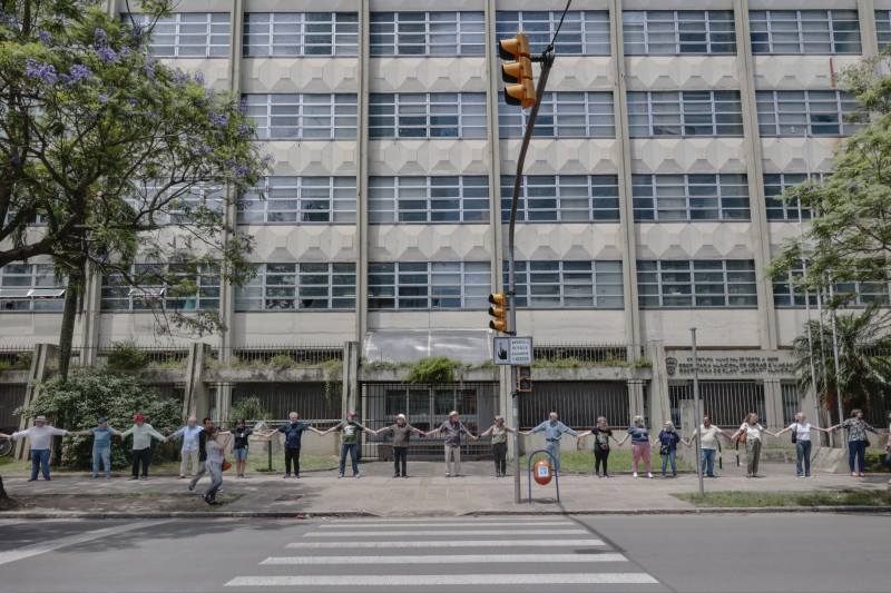 Fórum de Entidades em Defesa do Patrimônio Cultural Brasileiro do RS realizou abraço simbólico ao edifício