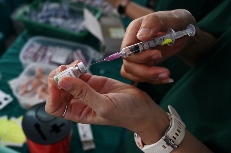 143.955 idosos e 3.909 pessoas imunocomprometidas acima de 12 anos estão aptos a receber a nova dose