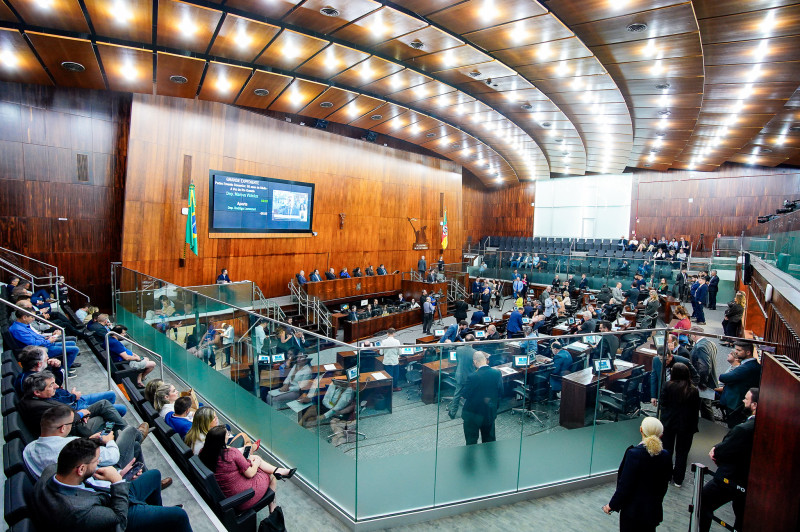 Assembleia aprova PECs das Ferrovias e dos Neurodireitos