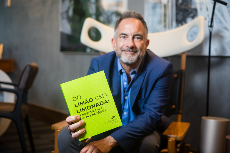 Júlio Cesar Goulart Lanes é organizador do livro "Do limão, uma limonada: as respostas dos líderes à pandemia" Foto: FELIPE GAIESKI/DIVULGAÇÃO/JC