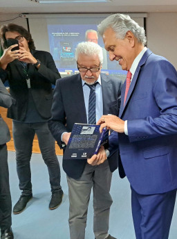 Ronaldo Caiado prestigiou lançamento de livro de Fernando Mitre (e)