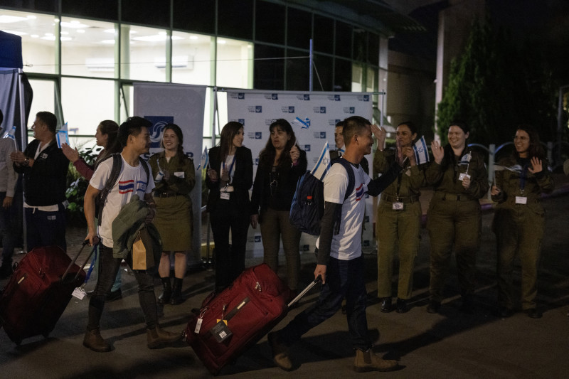 Negociadores pressionam para seguir o cessar-fogo e liberar mais reféns