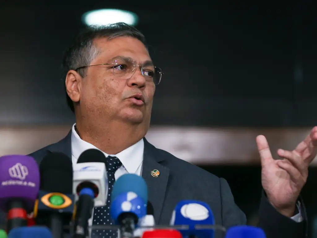 Dino escreve carta a senadores e promete atuação técnica e imparcial no STF