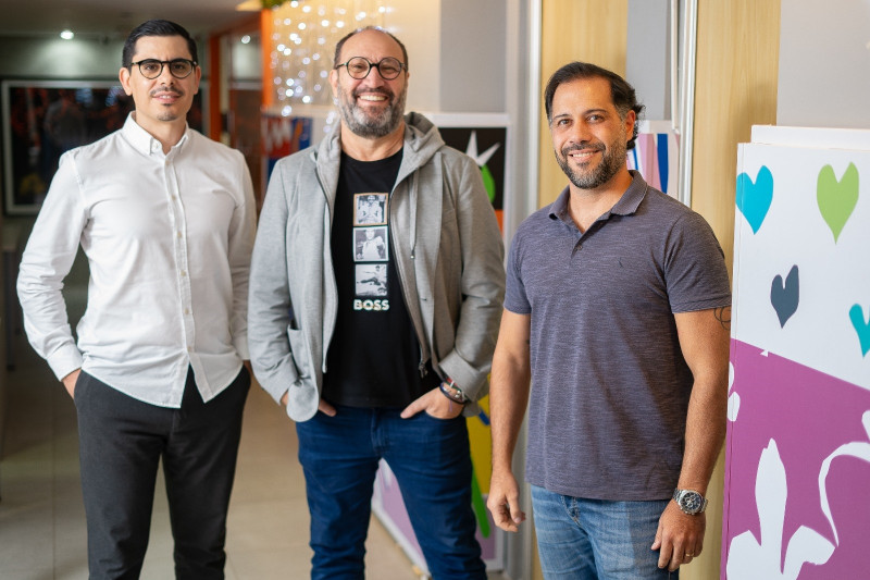 Lencine, da agência gaúcha Euro, faz parte de grupo com Santos (centro) e Fortes