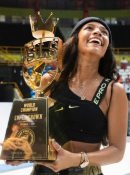 Rayssa Leal tem nota histórica e é campeã da liga mundial de skate street