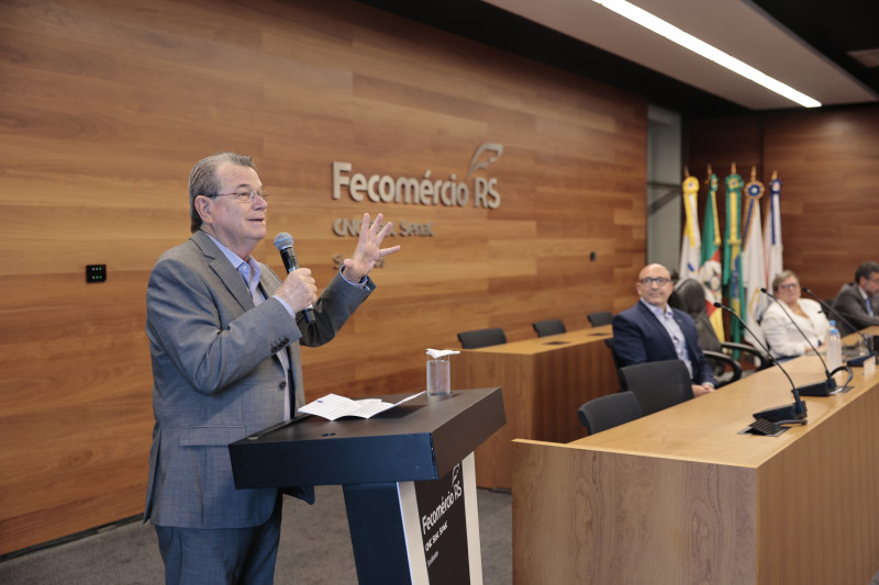 "Nosso transatlântico (economia), continua andando bem. Espero manter o rumo", diz Bohn