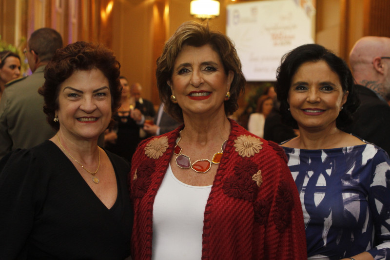 Adriane Hilbig, Suzana Vellinho Englert e Rosana Pereira
