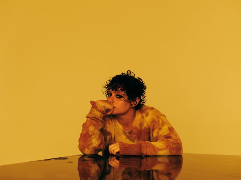 Ana Frango Elétrico faz show da turnê de seu terceiro álbum, Me Chama de Gato que Eu Sou Sua, no Opinião neste sábado (9), às 21h