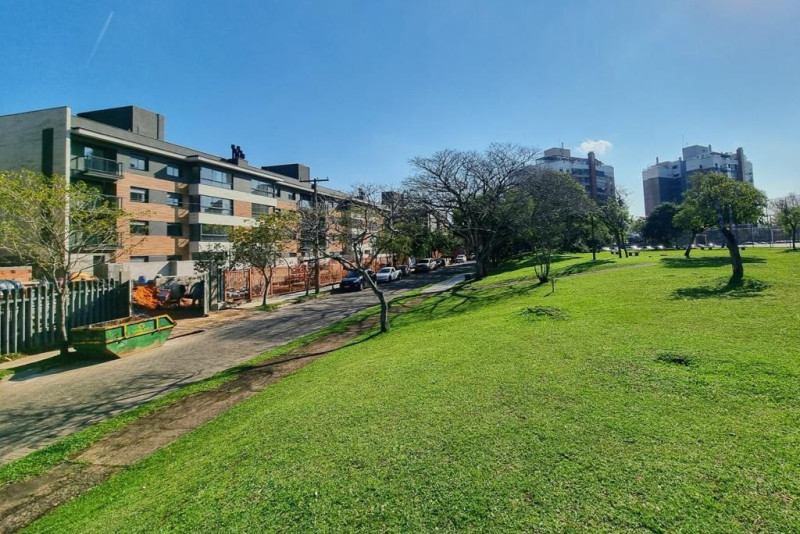 Serginho Moah e banda se apresentam na 4ª edição do Aris na Praça, que acontece neste domingo (10), das 10h às 18h na Praça Paris