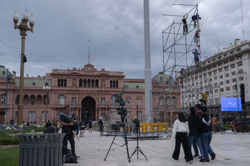 Casa Rosada, sede do governo argentino, é preparada para a cerimônia de Milei em Buenos Aires 