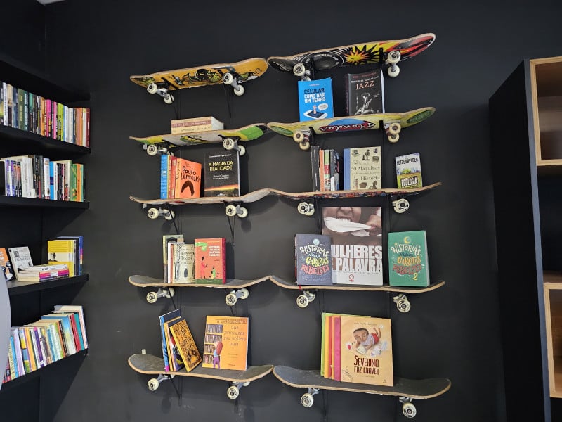 {'nm_midia_inter_thumb1':'https://www.jornaldocomercio.com/_midias/jpg/2023/12/10/206x137/1_museu_do_hip_hop_rs___inauguracao_museu_do_hip_hop_rs___hip_hop___porto_alegre___vila_ipiranga__3_-10412644.jpg', 'id_midia_tipo':'2', 'id_tetag_galer':'', 'id_midia':'657632435a5a0', 'cd_midia':10412644, 'ds_midia_link': 'https://www.jornaldocomercio.com/_midias/jpg/2023/12/10/museu_do_hip_hop_rs___inauguracao_museu_do_hip_hop_rs___hip_hop___porto_alegre___vila_ipiranga__3_-10412644.jpg', 'ds_midia': 'Museu do Hip Hop RS - inaugura&ccedil;&atilde;o Museu do Hip Hop RS - hip-hop - Porto Alegre - Vila Ipiranga', 'ds_midia_credi': 'Maria Welter/Especial/JC', 'ds_midia_titlo': 'Museu do Hip Hop RS - inaugura&ccedil;&atilde;o Museu do Hip Hop RS - hip-hop - Porto Alegre - Vila Ipiranga', 'cd_tetag': '1', 'cd_midia_w': '800', 'cd_midia_h': '600', 'align': 'Left'}