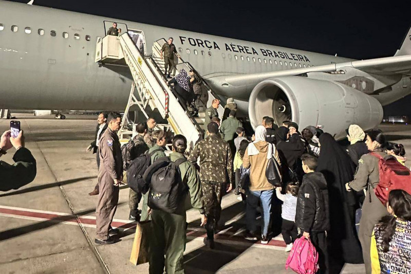 O grupo conta com 27 crianças e adolescentes, 17 mulheres e quatro homens adultos