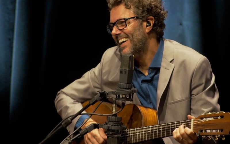 Cantor sobre ao palco às 21h para apresentar o espetáculo da turnê de seu novo disco, 'Tudo que se tem'  
