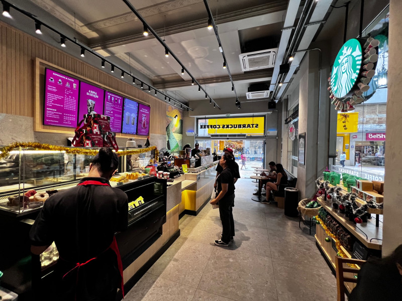 Starbucks fecha lojas no país em meio à crise da SouthRock Capital, Empresas