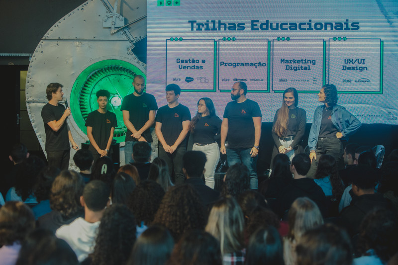 Geração Caldeira gradua 200 jovens para atuar em tech