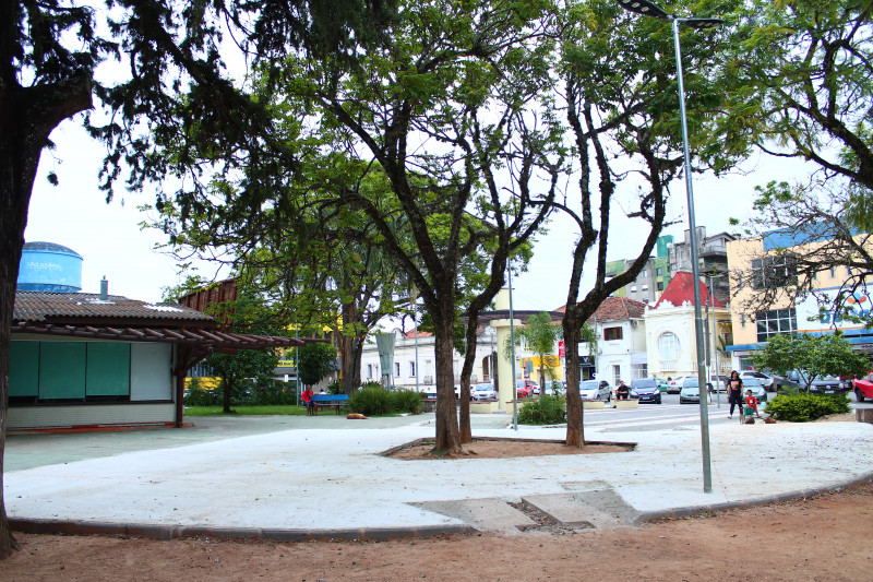 Iniciativa come&ccedil;a por melhorias na pra&ccedil;a Dr. Fernando Abbott, localizada no Centro