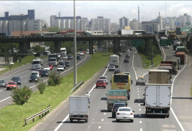 A recomendação é que os motoristas utilizem a ponte de vão móvel para evitar a tranqueira