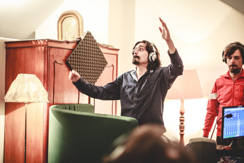 Nino prepara lançamento de seu segundo álbum, Cupim (Quero-Quero), e pede contribuições por meio da plataforma Benfeitoria