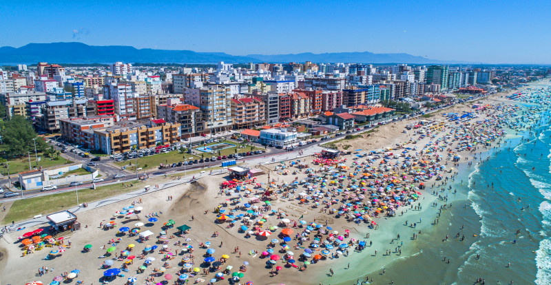 Aos fins de semana, cidade, que é uma das mais badaladas da região, deve receber 320 mil visitantes