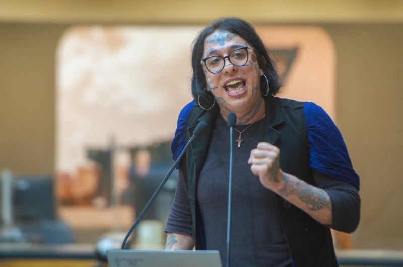 De autoria de Atena Roveda (PSOL), projeto torna o slam patrimônio cultural de Porto Alegre