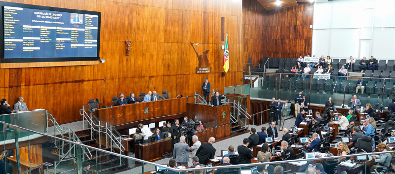 Deputados aprovam dezenas de projetos e encerram ano legislativo na Assembleia do RS