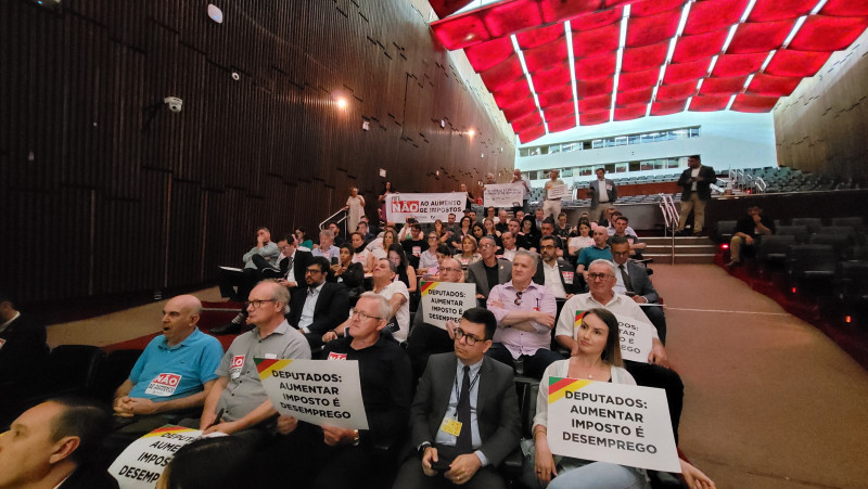 Entidades empresariais gaúchas pedem revisão de decretos de Eduardo Leite