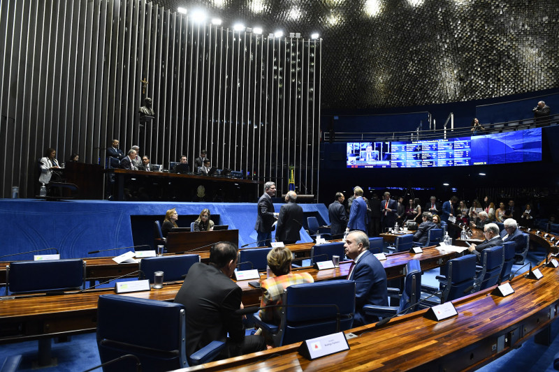 Senado aprova proposta que criminaliza porte e posse de drogas