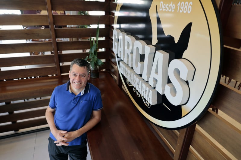 Nedí Piovesani é um dos nomes à frente da Churrascaria Garcias, negócio que opera desde 1986 na Capital Foto: TÂNIA MEINERZ/JC
