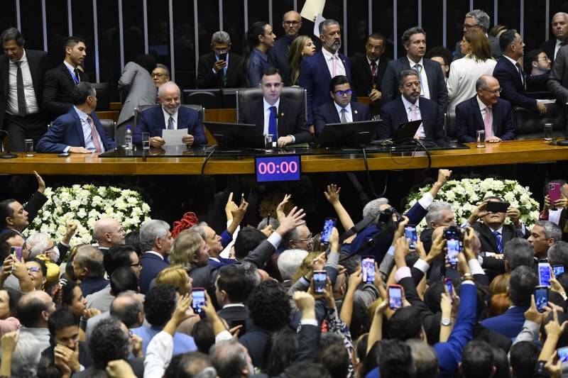 Lula e presidente de outros poderes participaram da sessão histórica no Congresso Nacional