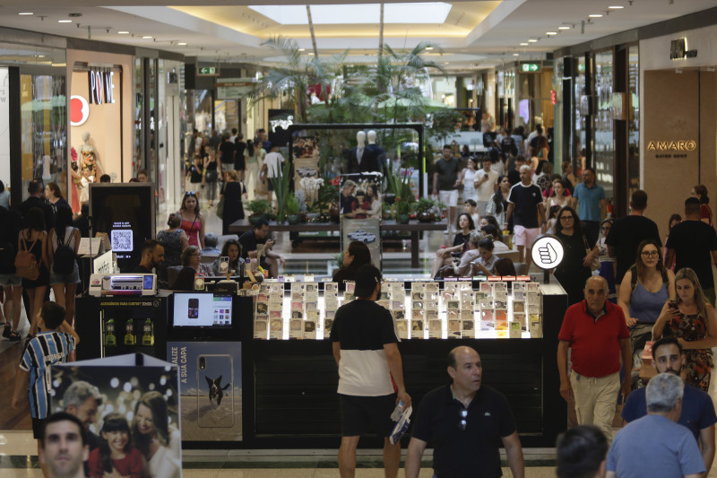 Comércio espera fluxo maior até véspera do Natal
