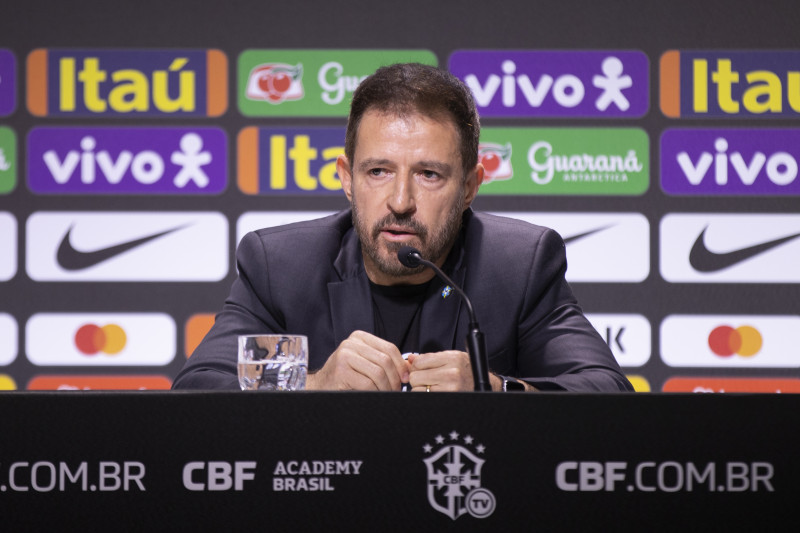 A seleção sofreu goleada de 6 a 0 contra a Argentina no Sul-Americano e não conseguiu se classificar para Paris-2024
